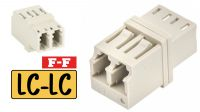 Adaptador de Fibra Óptica LC a LC multimodo beige.